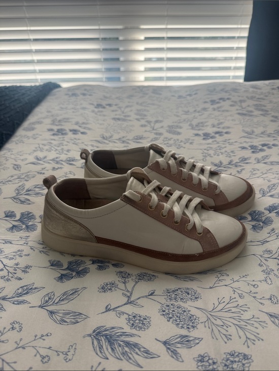 Vionic Shoes - Vionic Winnys- White Leather Sneakers with Rose Metallic Accents